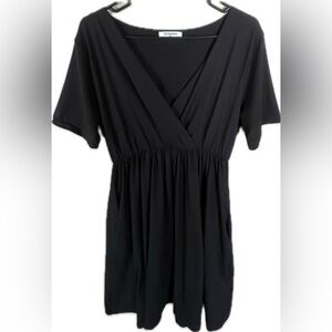 Zenana Outfitters Black V-Neck Dress with Pockets. Women’s size XL